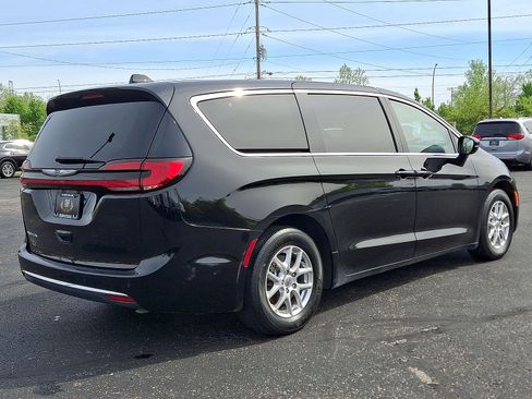 Used 2024 Chrysler Pacifica Touring-L FWD image 25