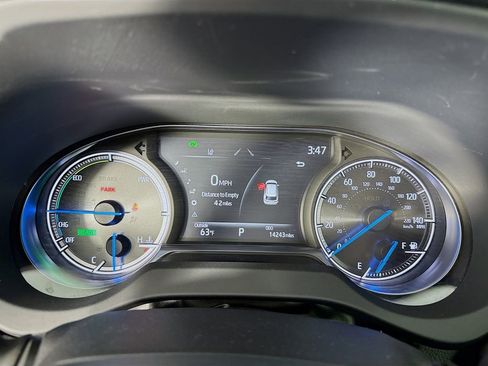 Used 2023 Toyota Venza LE image 18