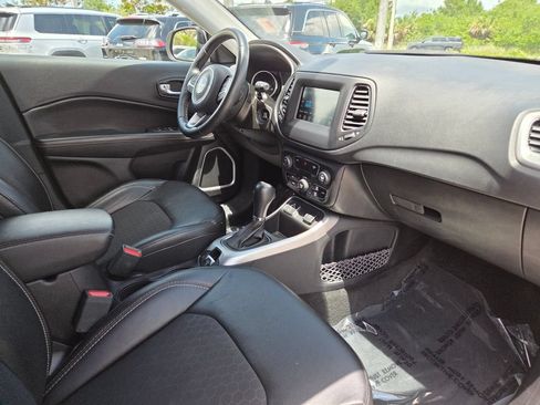 Used 2019 Jeep Compass Latitude w/ Cold Weather Group FWD image 14