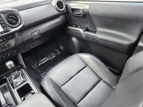 Used 2023 Toyota Tacoma TRD Sport image 15