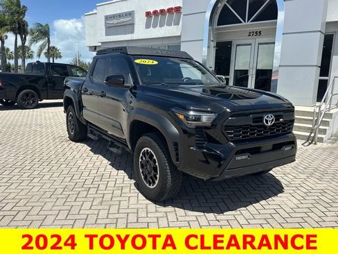 Used 2024 Toyota Tacoma TRD Off-Road w/ TRD Off Road Premium Package AWD/4WD image 5