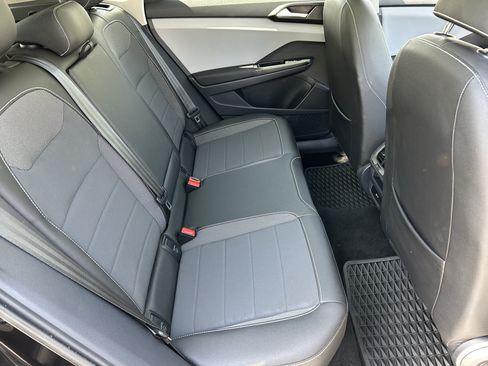 Certified 2023 Volkswagen Taos SE w/ Panoramic Sunroof Package FWD image 11