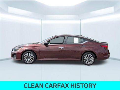 Used 2024 Nissan Altima 2.5 SV FWD image 2