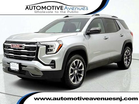 Used 2026 GMC Terrain Elevation w/ Elevation Premium Package FWD image 1