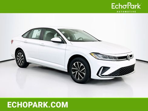 Used 2025 Volkswagen Jetta S image 1