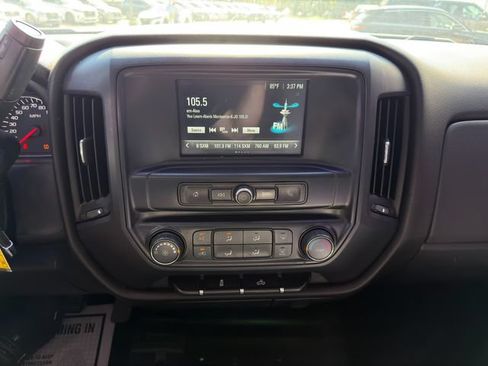 Used 2018 Chevrolet Silverado 1500 Custom w/ Custom Value Package AWD/4WD image 19