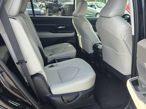 Used 2026 Toyota Grand Highlander FWD image 7