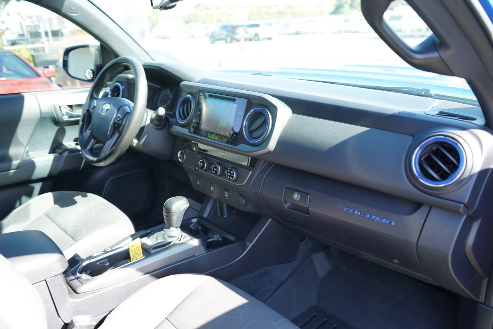 Used 2016 Toyota Tacoma TRD Off-Road RWD image 19