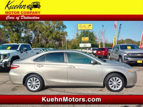 Used 2017 Toyota Camry LE image 1