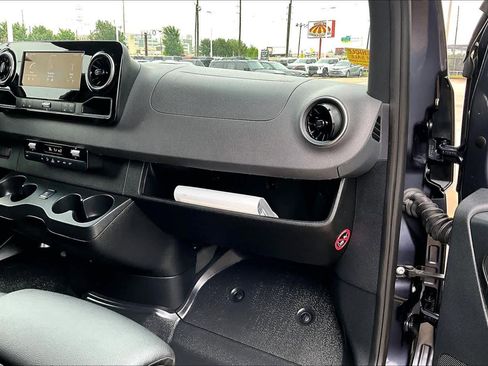 Used 2023 Mercedes-Benz Sprinter 2500 image 19