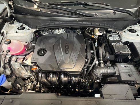 Certified 2025 Hyundai Tucson SE FWD image 9