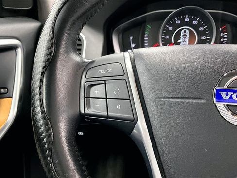 Used 2017 Volvo XC60 T5 Inscription image 22