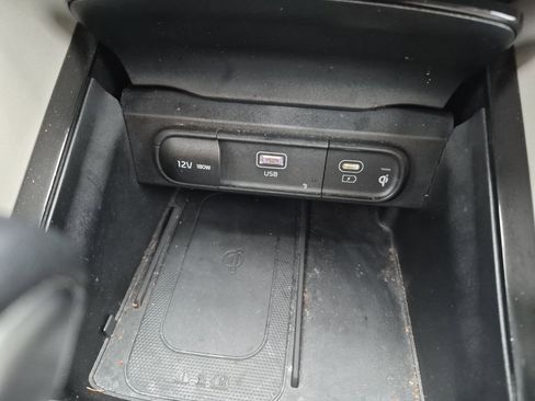 Used 2024 Kia Telluride EX w/ EX Captain's Chair Package image 32