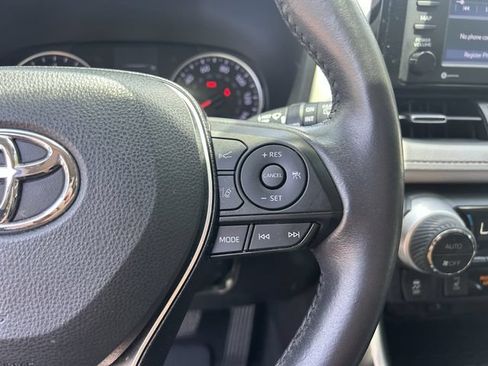 Used 2021 Toyota RAV4 XLE Premium FWD image 31