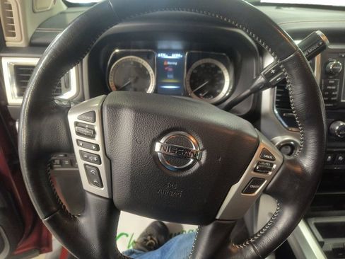 Used 2018 Nissan Titan PRO-4X w/ Pro-4x Convenience Package AWD/4WD image 13
