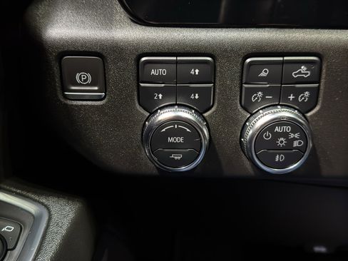 Used 2024 GMC Sierra 1500 Elevation w/ Elevation Premium Package AWD/4WD image 38