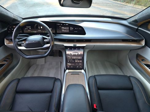Used 2025 Lucid Air Pure image 8