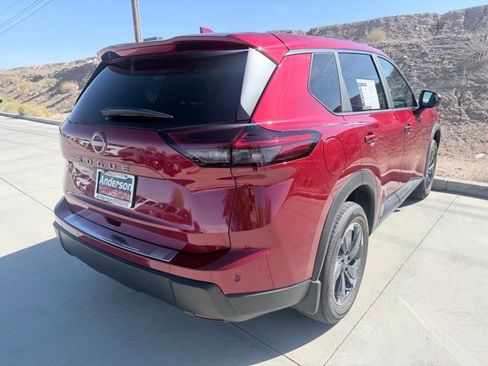 Certified 2025 Nissan Rogue SV image 8