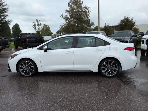 Used 2021 Toyota Corolla SE FWD image 3