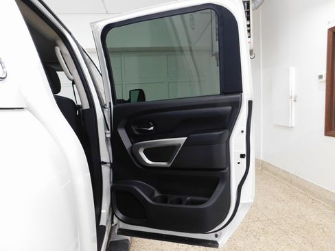 Used 2017 Nissan Titan SV image 87