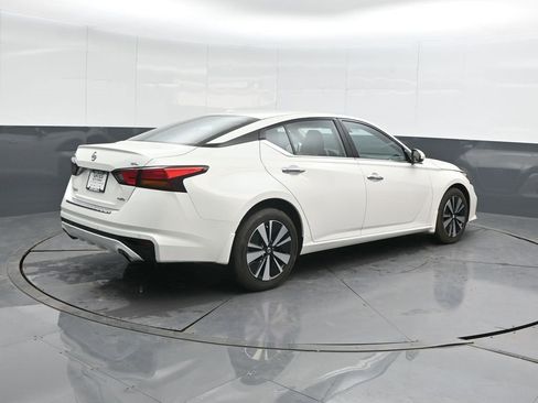 Used 2022 Nissan Altima 2.5 SL image 2