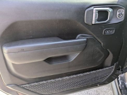 Used 2023 Jeep Gladiator Willys image 11