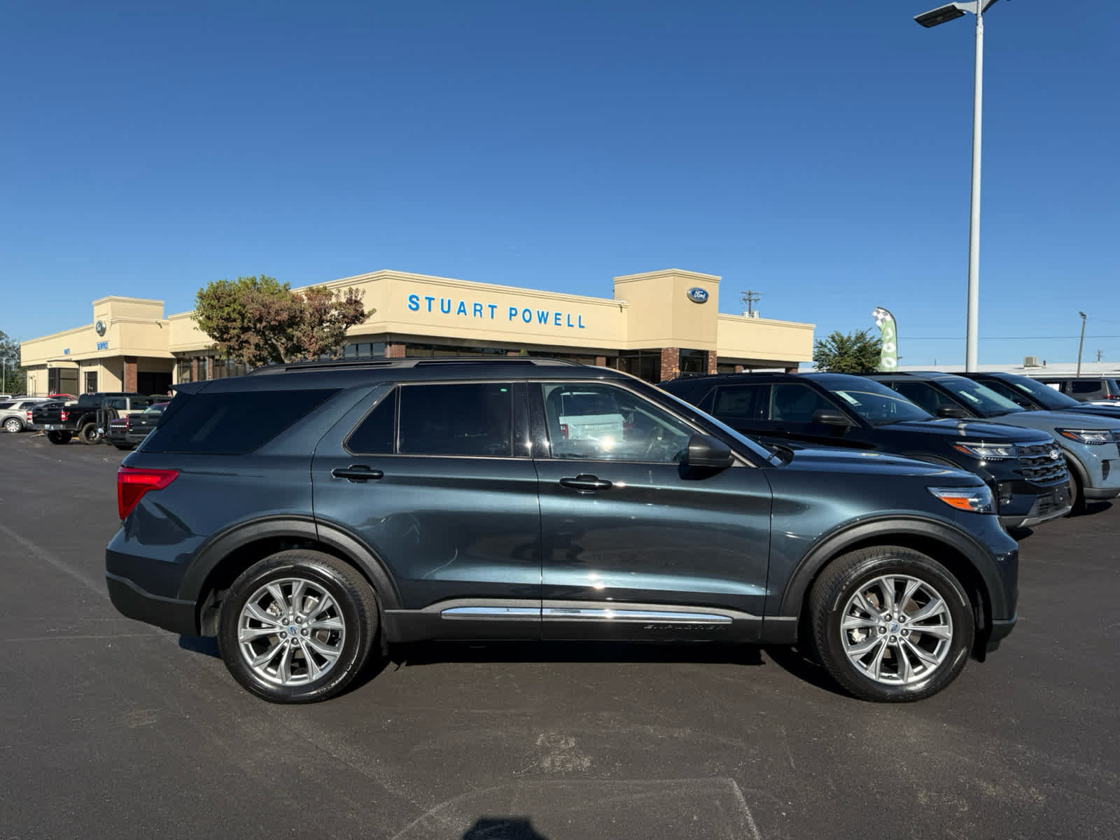 Used 2023 Ford Explorer XLT w/ Equipment Group 202A AWD/4WD image 19
