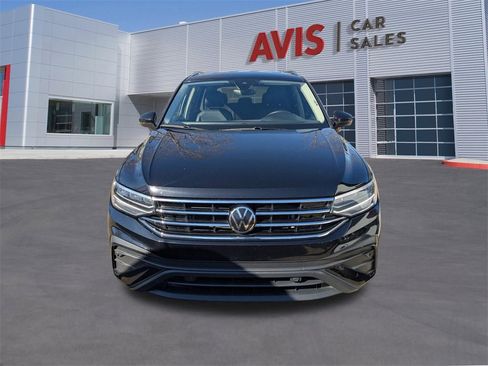 Used 2024 Volkswagen Tiguan SE image 2