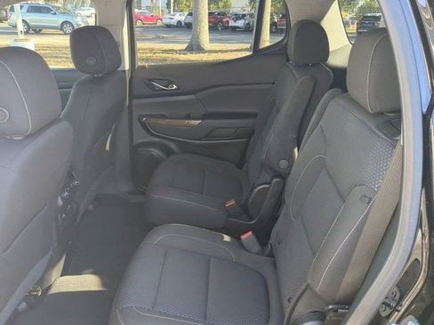 Used 2023 GMC Acadia SLE w/ Driver Convenience Package image 14