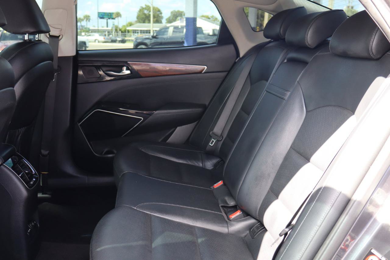 Used 2017 Kia Cadenza Premium w/ Luxury Package FWD image 18