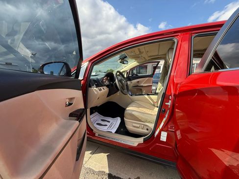 Used 2011 Toyota Venza AWD image 9