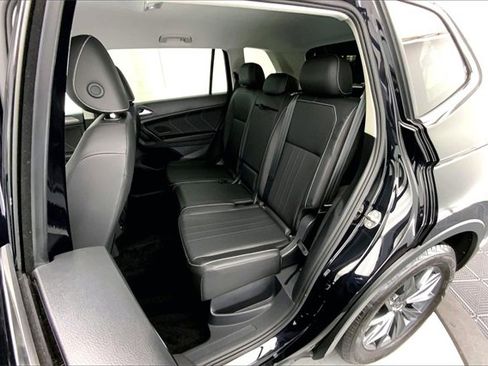 Used 2023 Volkswagen Tiguan SE image 25