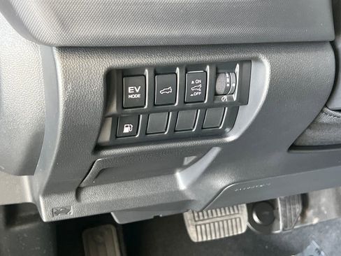 Certified 2025 Subaru Forester Limited w/ Popular Package AWD/4WD image 39
