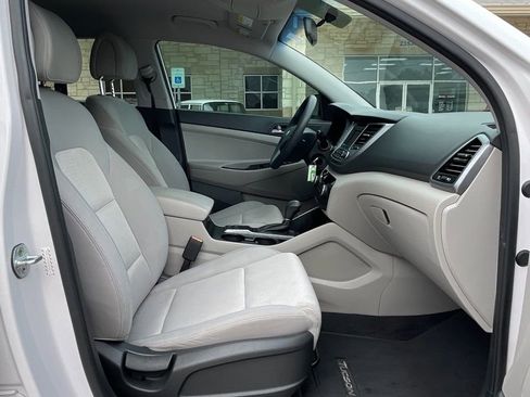 Used 2017 Hyundai Tucson SE image 29