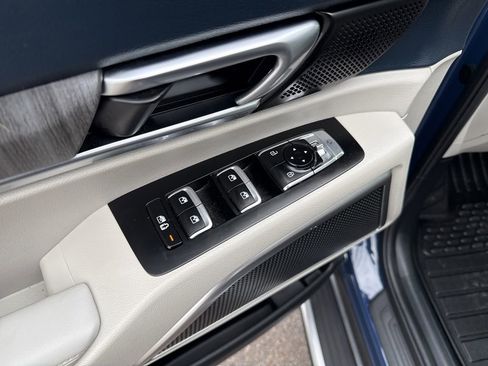 Used 2024 Kia Telluride EX w/ EX Captain's Chair Package image 16