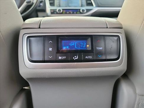 Used 2018 Toyota Highlander Limited image 14