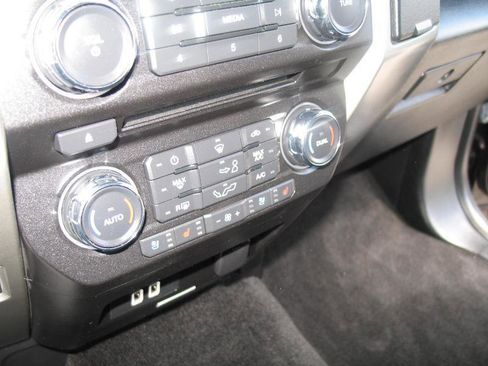 Used 2018 Ford F150 Lariat AWD/4WD image 40
