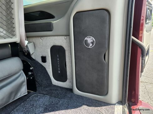 Used 2024 Chevrolet Express 2500 image 21