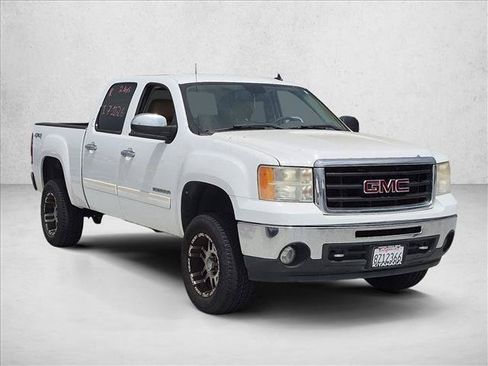 Used 2011 GMC Sierra 1500 SLT w/ SLT Convenience Package AWD/4WD image 3