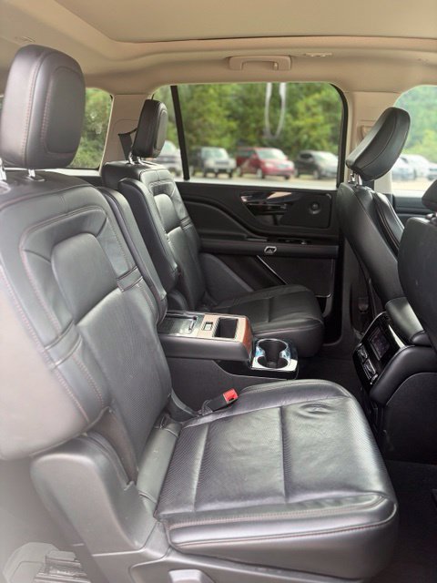 Used 2023 Lincoln Aviator Reserve w/ Equipment Group 201A AWD/4WD image 16