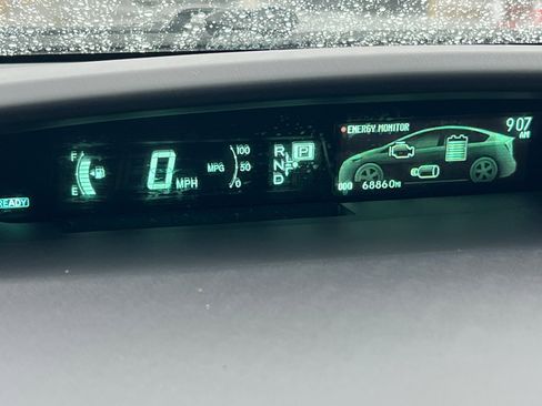 Used 2014 Toyota Prius Five image 25