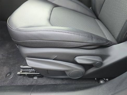 New 2026 Jeep Compass Latitude image 28