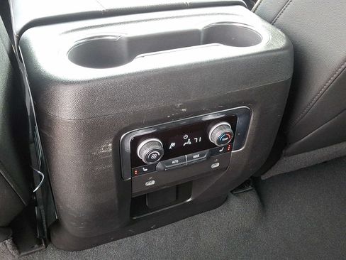Used 2024 Chevrolet Tahoe Premier AWD/4WD image 11
