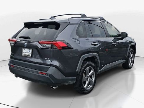 Used 2021 Toyota RAV4 XLE Premium image 3