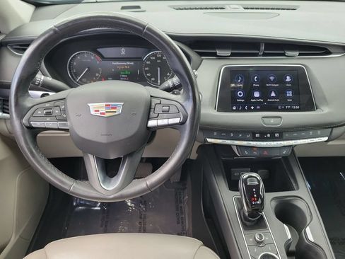 Certified 2023 Cadillac XT4 Luxury w/ Cold Weather Package FWD image 11