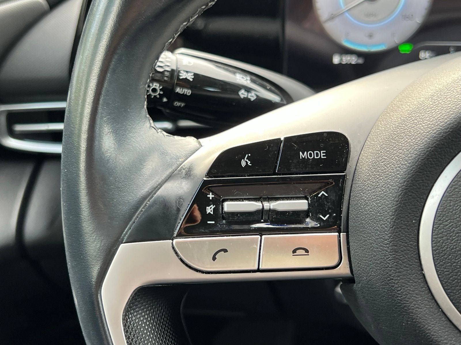 Certified 2023 Hyundai Elantra Limited w/ Preferred Accessory Package FWD image 28