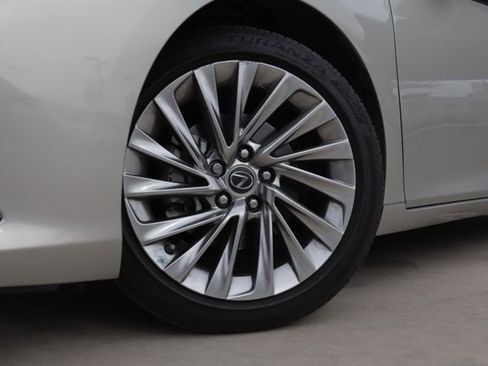 Used 2023 Lexus ES 350 Ultra Luxury image 2