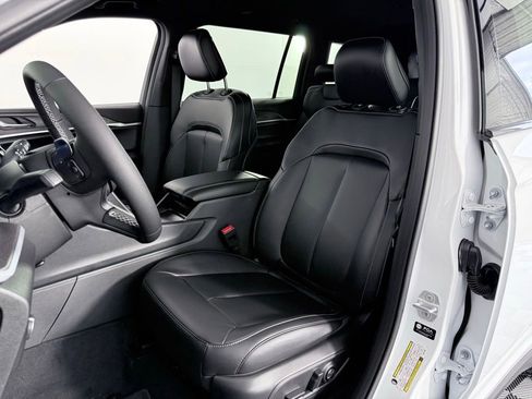 New 2025 Jeep Grand Cherokee L Limited w/ Black Appearance Package image 10