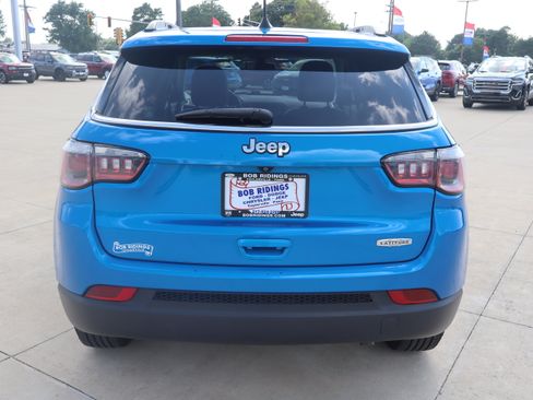 Used 2020 Jeep Compass Latitude w/ Popular Equipment Group FWD image 6