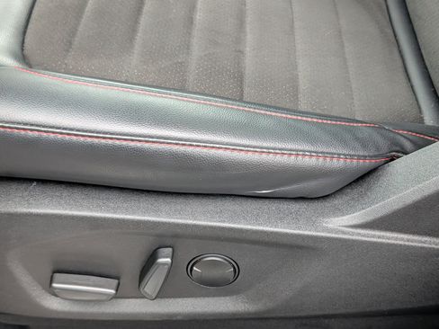 Used 2024 Ford Edge ST-Line image 11